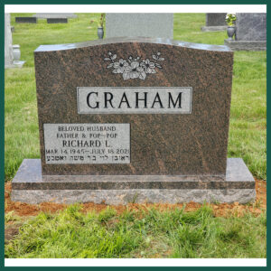 Image of a grave monument on Tegeler's website