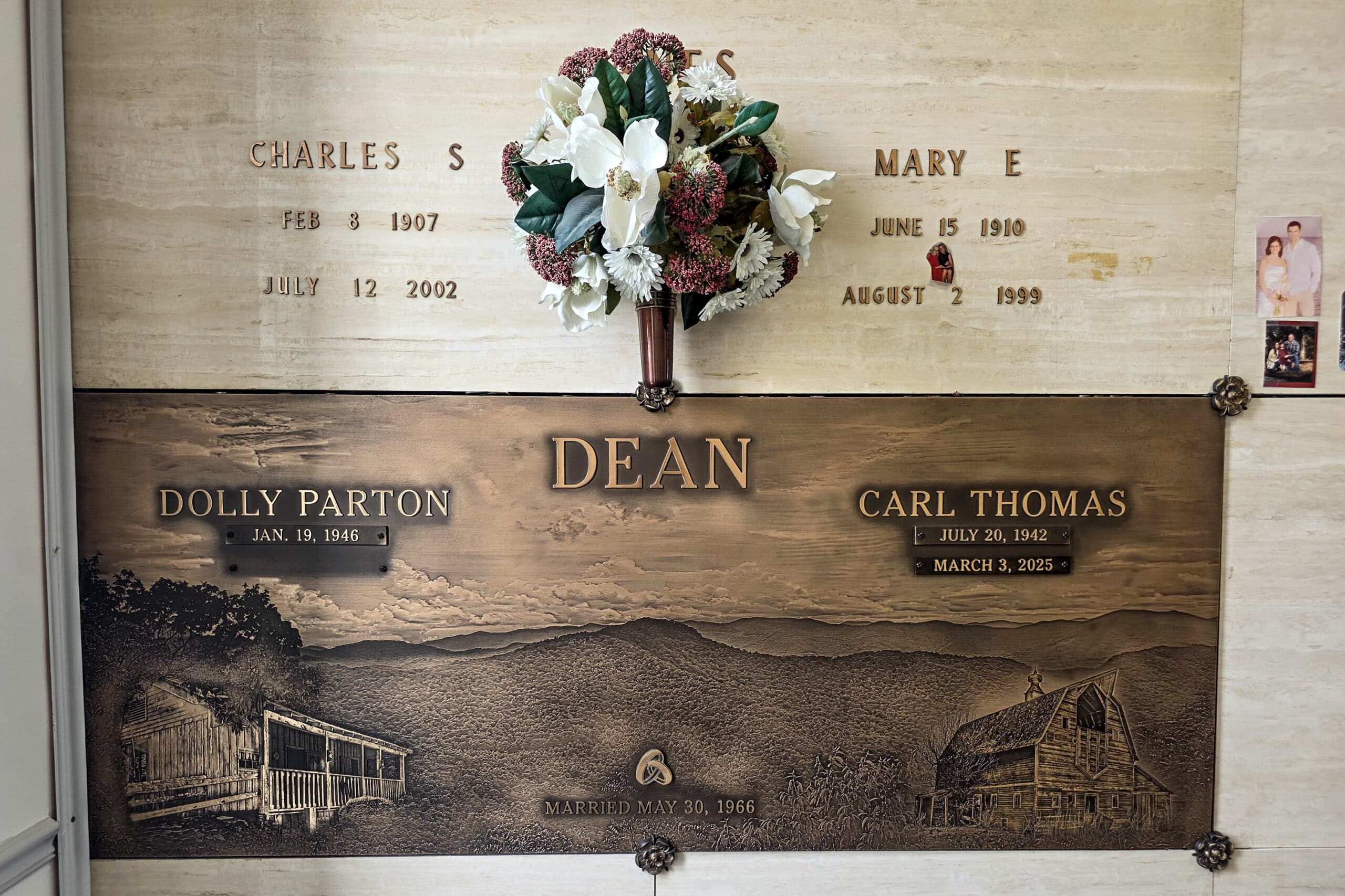 Companion monument of Dolly Parton and Carl Dean